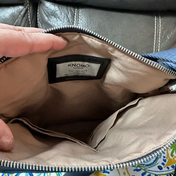 Knomo crossbody bag! - Picture 5 of 8